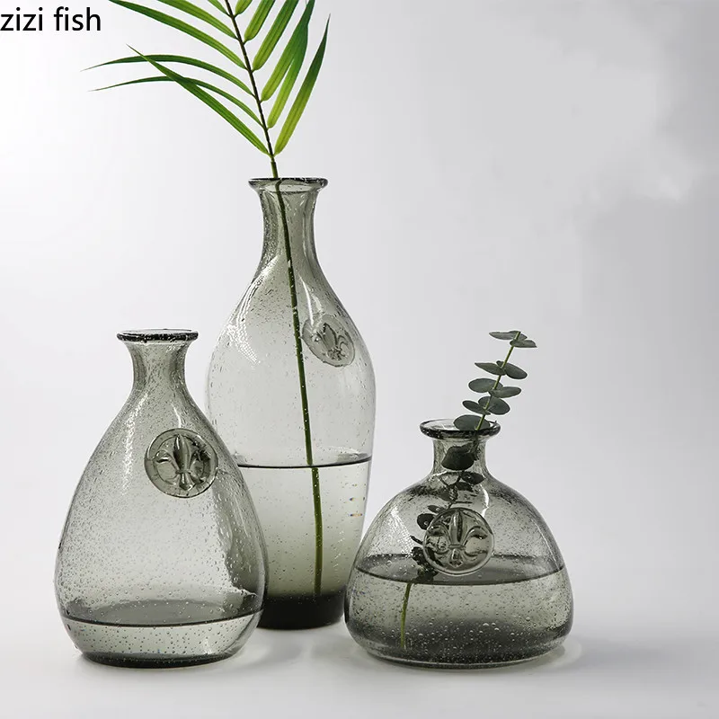 Стеклянная прозрачная ваза с маленьким ртом большой живот Цветочная композиция