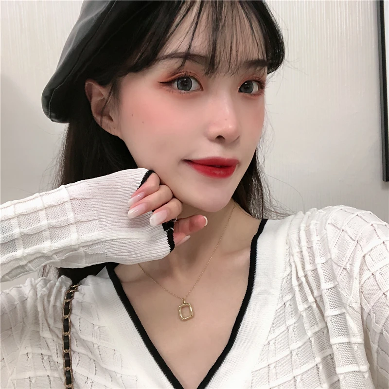 

Retro French Loose Short V-neck Thin Women Sweater Coat Western Style Plaid Long Sleeved Sweater Cardigan Top Woman's Cloth