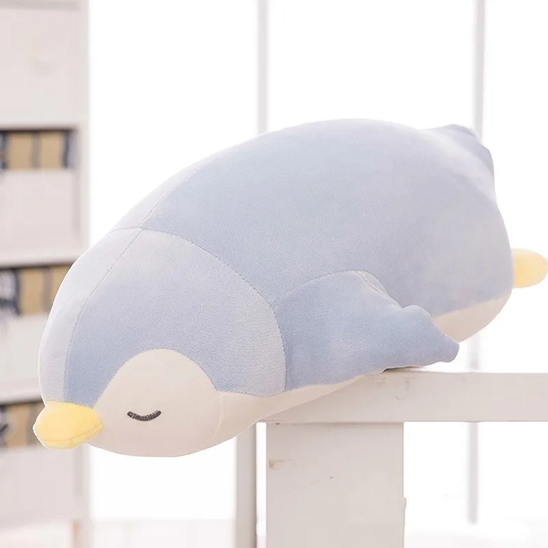 Barato La Nueva Muñeca Molusk Suave Y Cómoda Panda Tumbado Pingüino León Marino Tumbado Perro Muñeca Almohada Para Novia Juguetes De Peluche Para Regalo