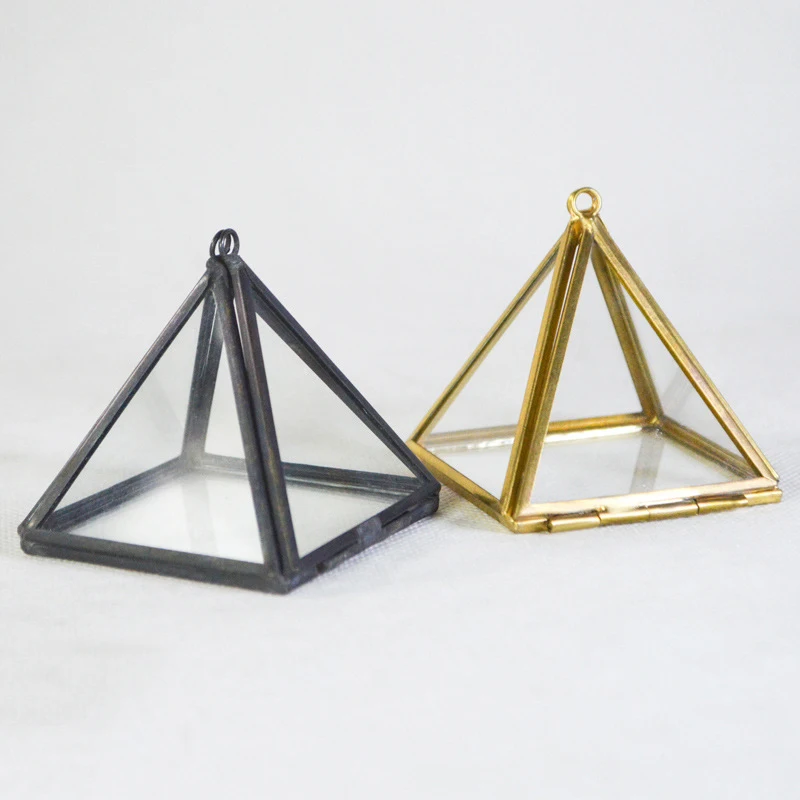 Металлическая стеклянная коробка в форме пирамиды для хранения ювелирных