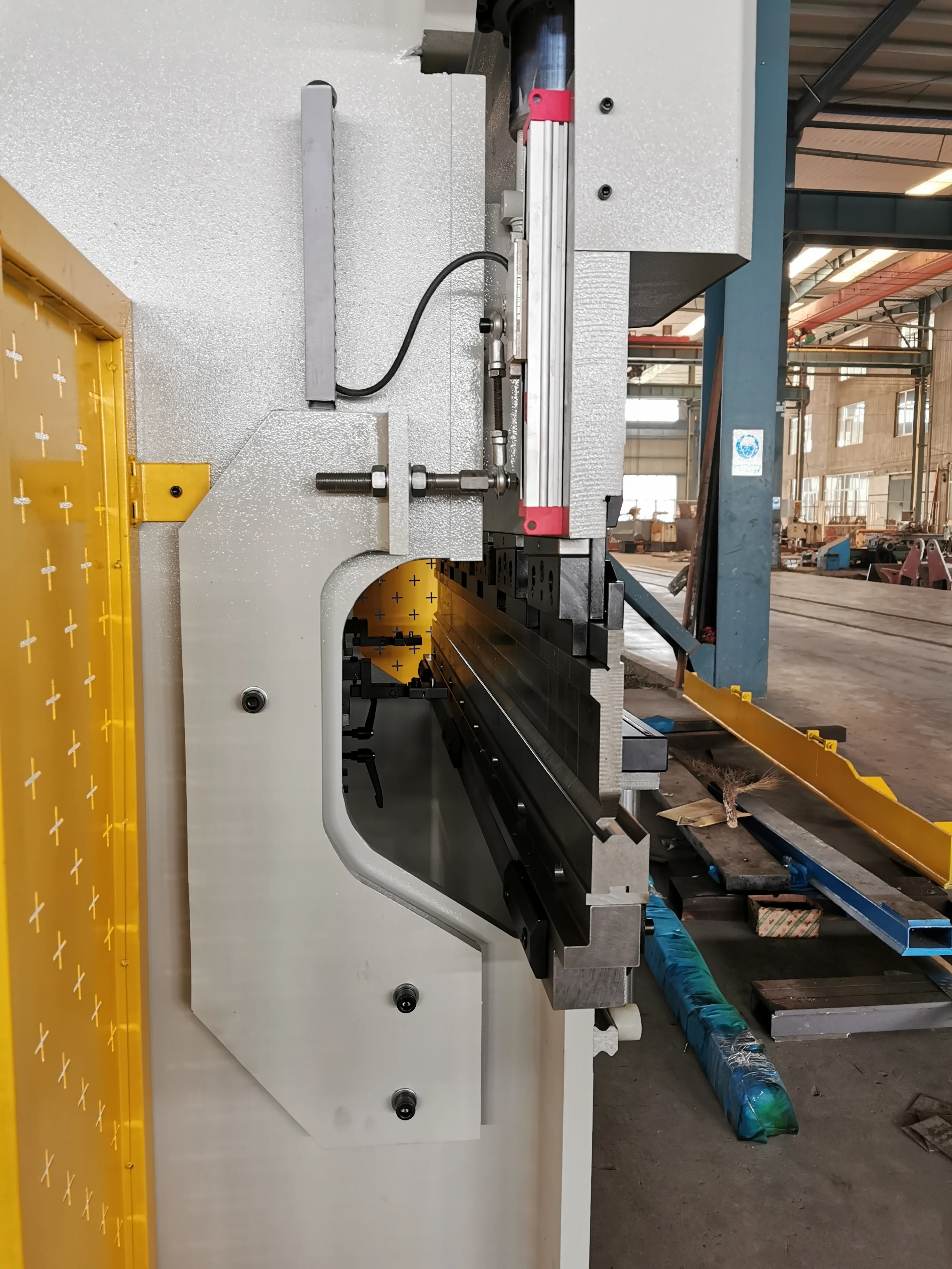 WE67K30T/1600 мм Синхронизация cnc гидравлический фрикционный пресс машина для