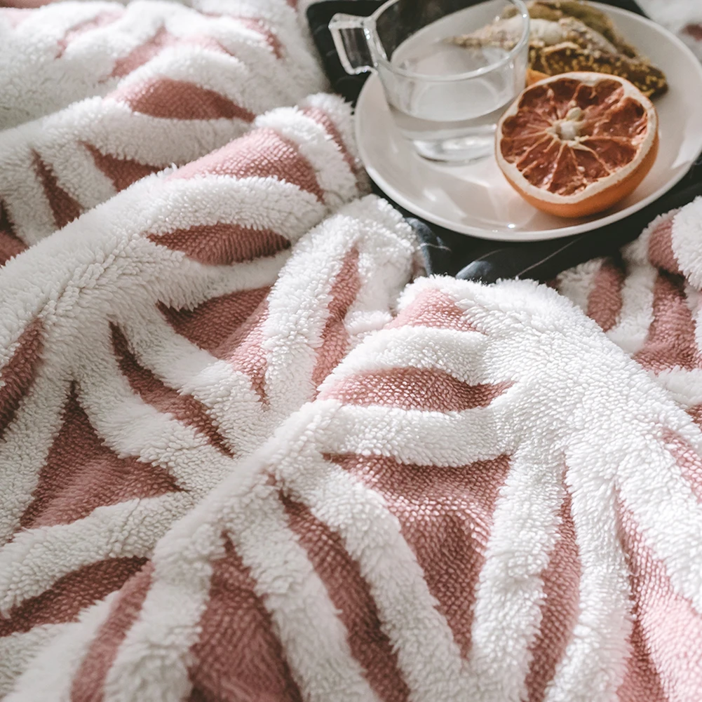 

51.163 inches Double Thickened Coral Fleece Blanket Bedding Warm Microfiber Blanket Jacquard Weave Pattern Household Blanket