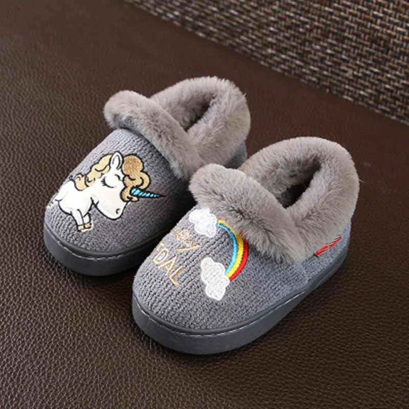 Детская обувь для малышей новые Мультяшные радужные тапочки с единорогом