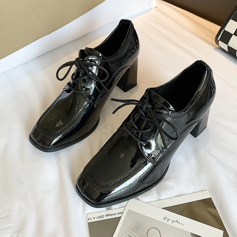 

Женские лакированные кожаные туфли, Новинка осени 2021, женские туфли в британском стиле на шнуровке и Высоком толстом каблуке с квадратным н...