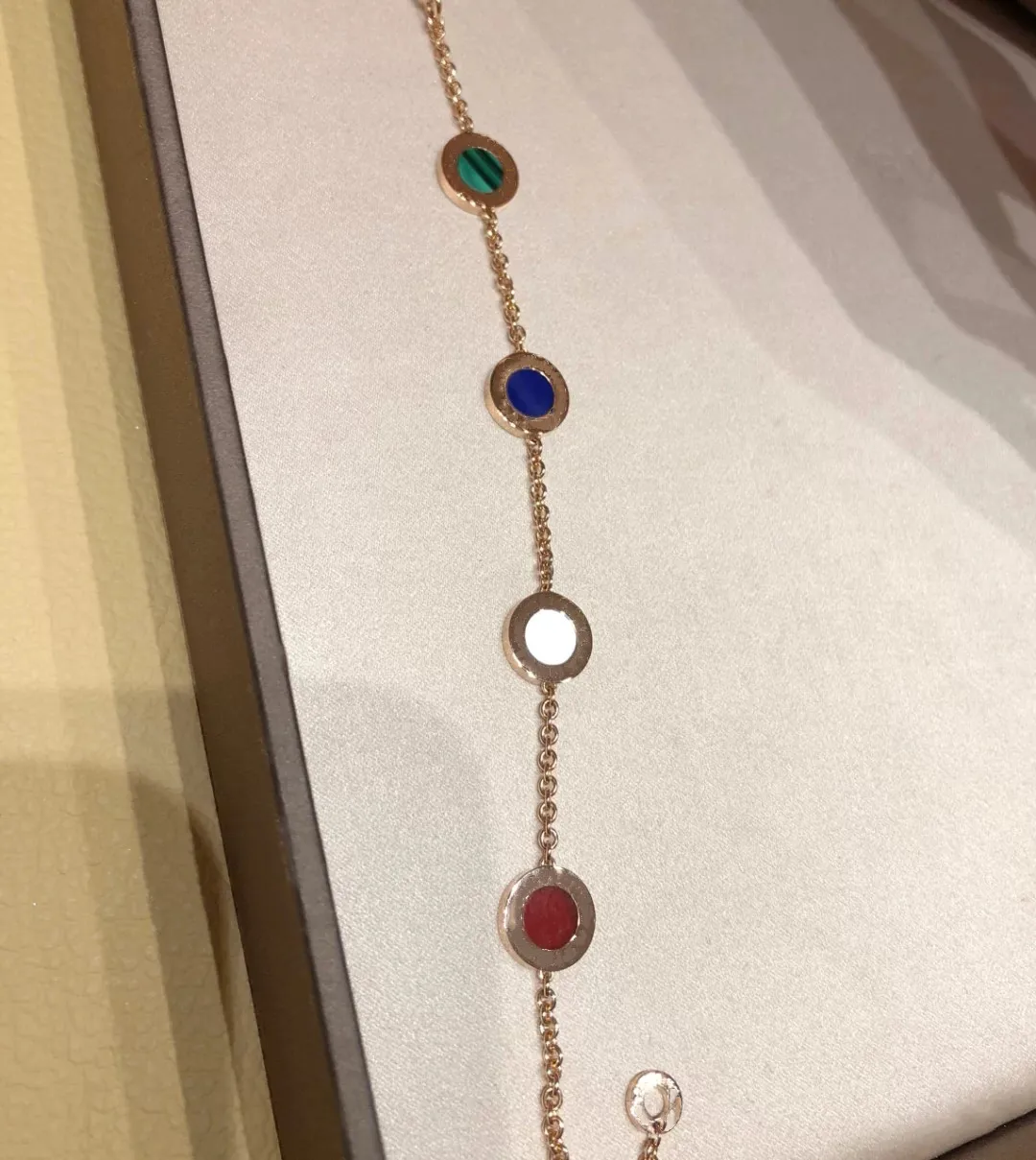 

S925 women's silver pendant bracelet, fashion, trend, 1:1, men's black and white color pendant, Valentine's Day gift