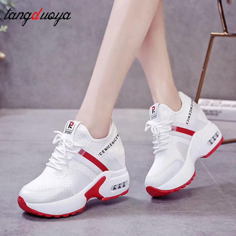 Женские высокие кроссовки на платформе сетчатые дышащие туфли танкетке