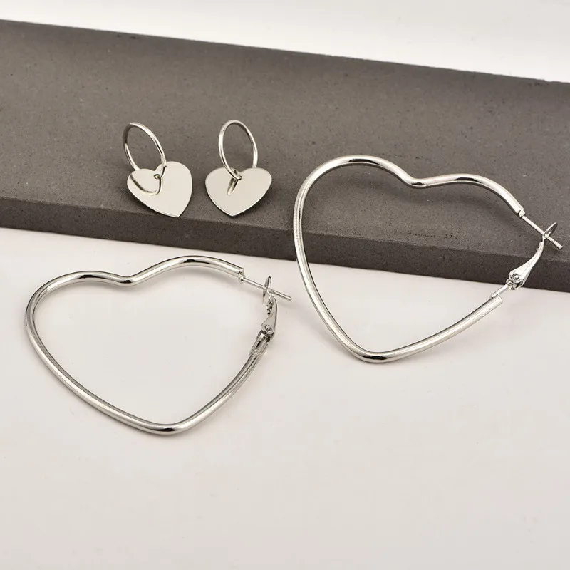 

Simple Creative Peach Heart Hoop Earrings Set Jewelry Accessories 2021
