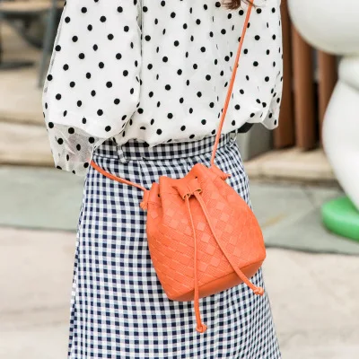 Популярная винтажная Маленькая женская сумка-мешок в клетку с кисточками