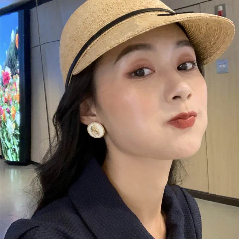 Korean New 925 Silver Pin Retro ins Round Abstract Portrait Stud Earring Female Jewelry for Women Girls Gift