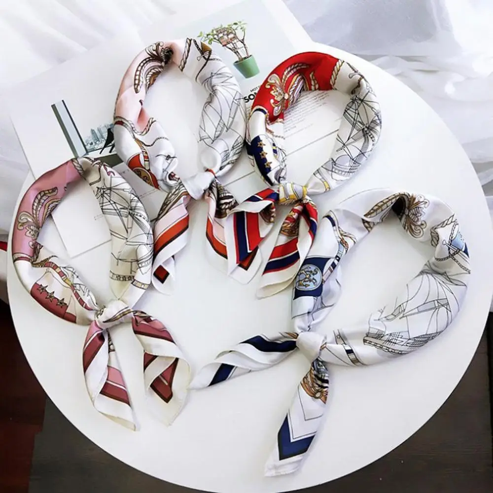 Маленький квадратный шелковый шарф 70*70 см из искусственного атласа женский