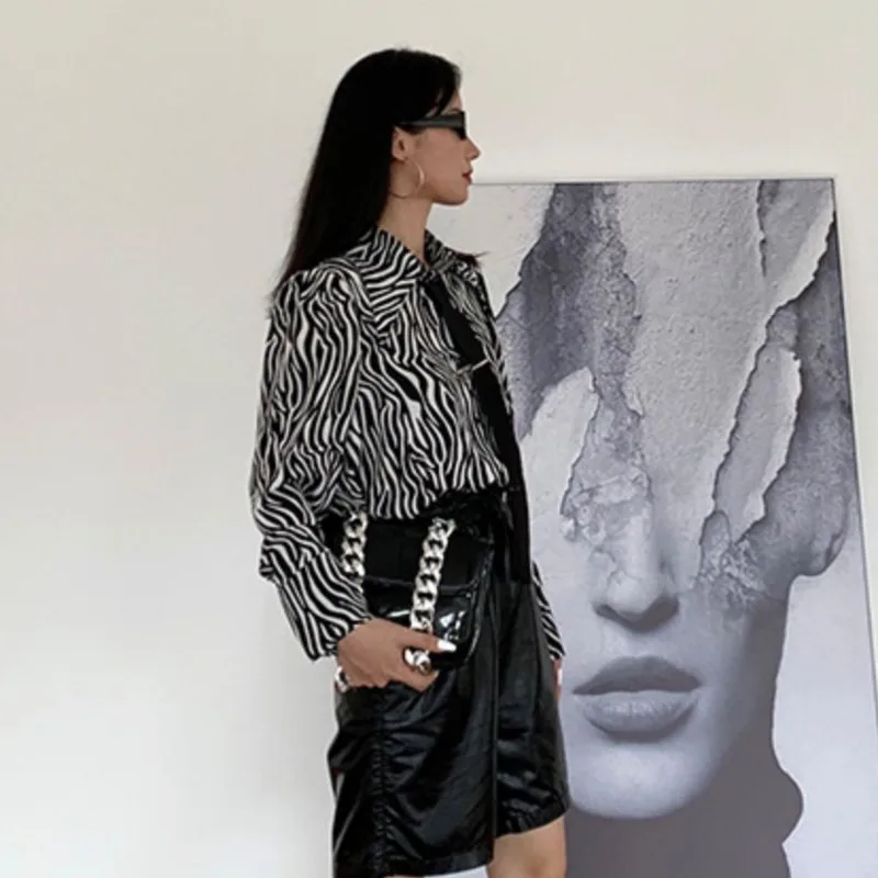 

GVUW Female Zebra Pattern Striped Blouse Turn-down Collar Long Sleeve Loose Shirt Fashion Tide Spring Autumn 2021 New 20D1464