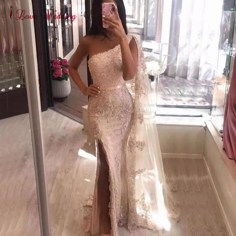 

2021 Sexy Mermaid Evening Dress Champagne Red One Shoulder Side Split Lace Beads Applique Dubai Arabic Long Formal Evening Gown