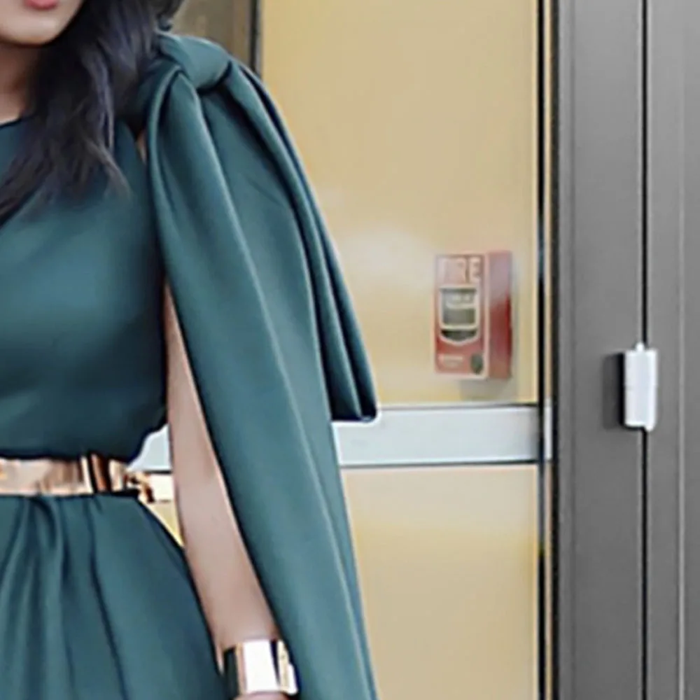 Платье женское на одно плечо шикарное однотонное элегантное вечернее милое