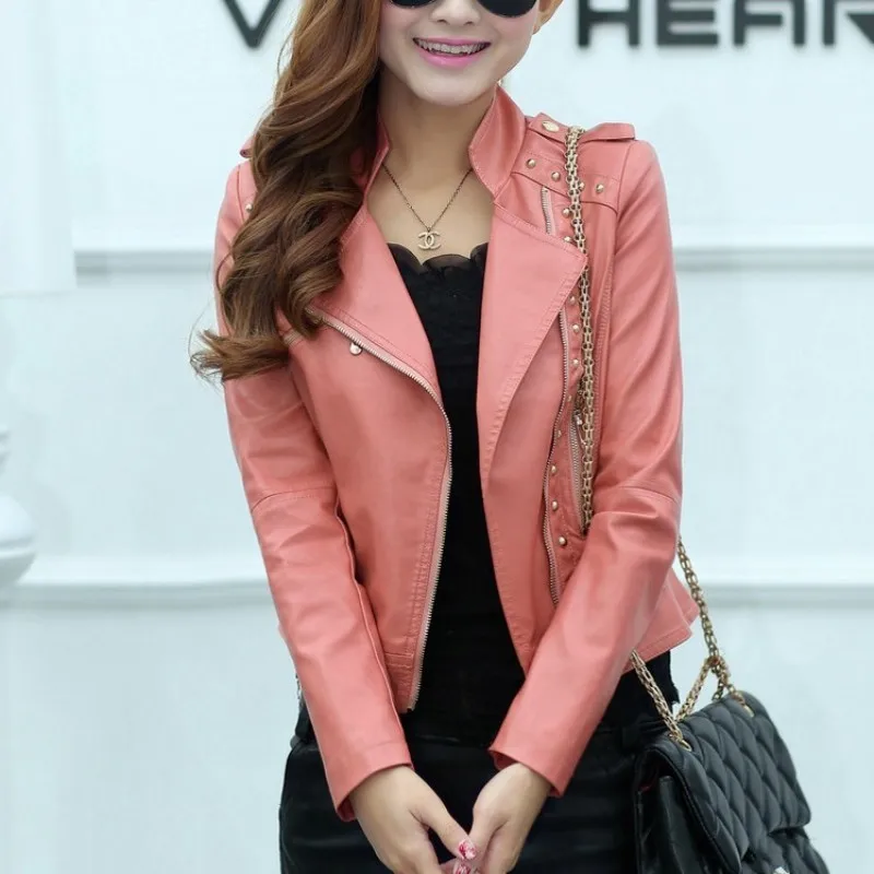 Женская кожаная куртка 2020 года новой моды в европейском стиле с риветами для уличной одежды в стиле мотоциклистов, слим фит, большие размеры.