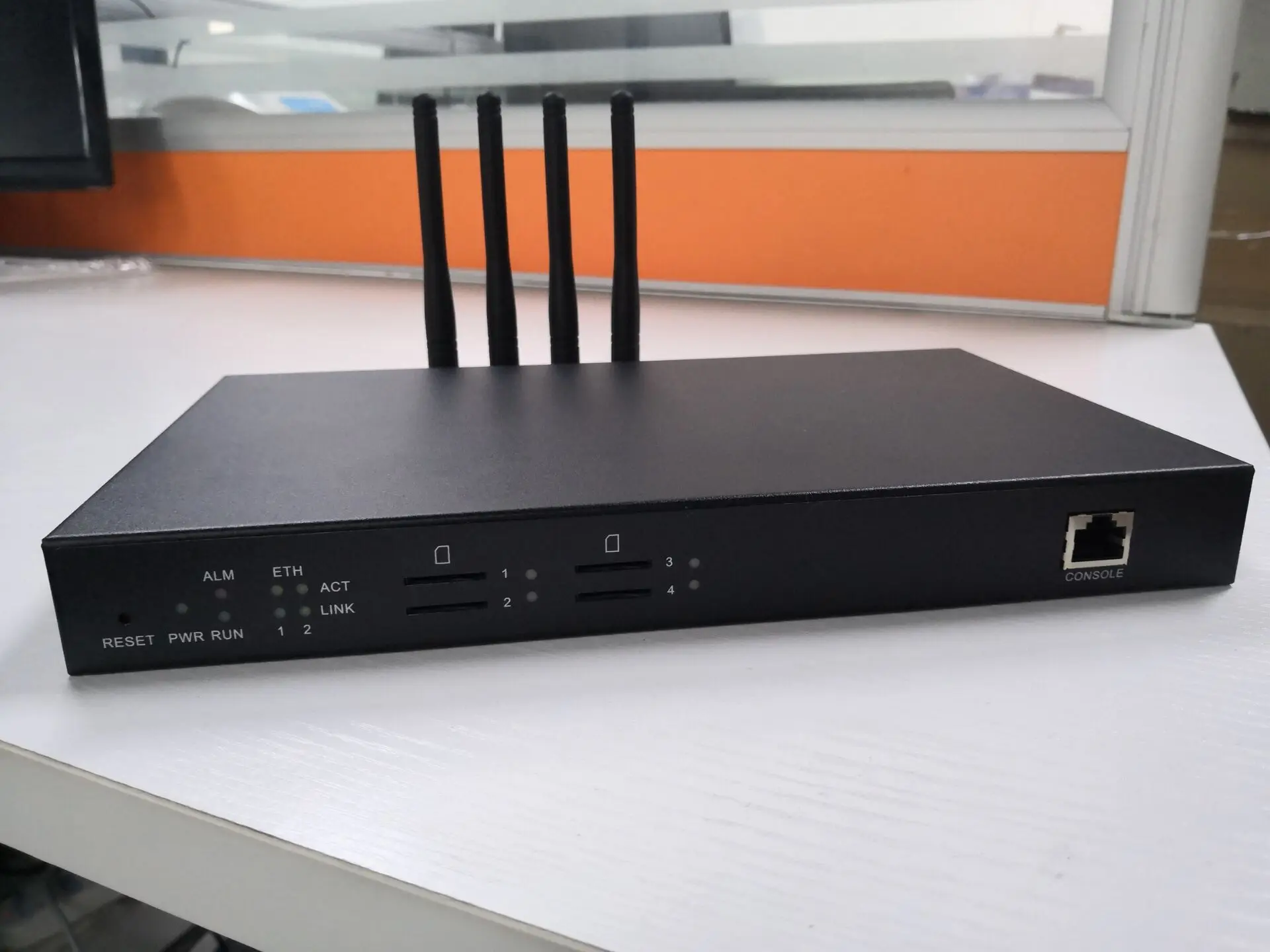 Новое поступление беспроводной VOIP-шлюз 3G WCDMA 4ch/SIMs Gatweay / GoIP для IP PBX или приложения
