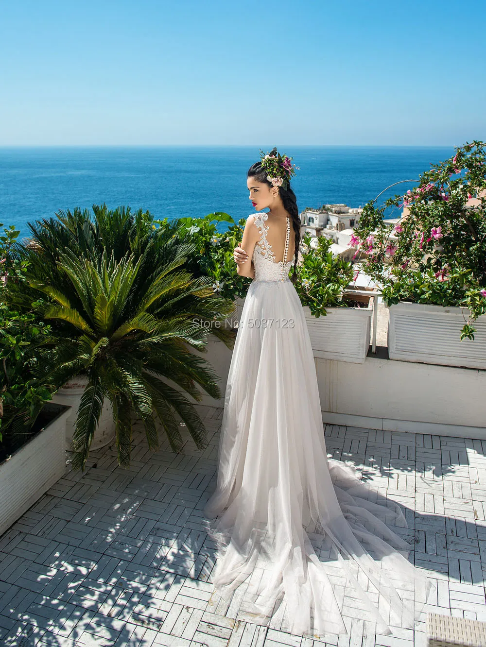 Пляжное свадебное платье в стиле бохо с глубоким V образным вырезом и рукавами