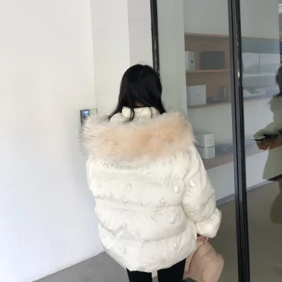 Белая зимняя куртка с хлопковой подкладкой короткая женская теплая большим