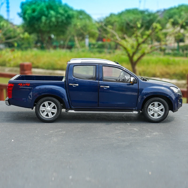 Высокая имитация 1:18 ISUZU D-MAX сплав пикап модель металлический литой автомобиль игрушка для детей подарки коллекция игрушек