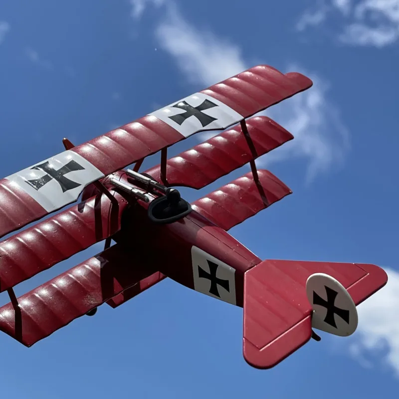 

1: 48 World War I German legendary pilot driving Red Baron Fokker DR1 alloy aircraft collection model