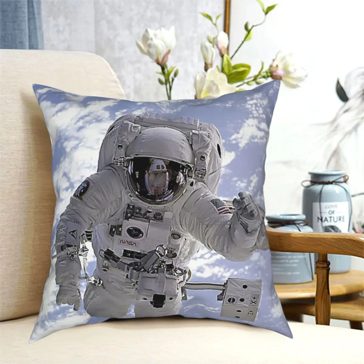 

space station Astronaut Above Earth During Spacewalk Throw Pillow Cushion Cover Decorative Pillowcases Case Home Sofa Cushions