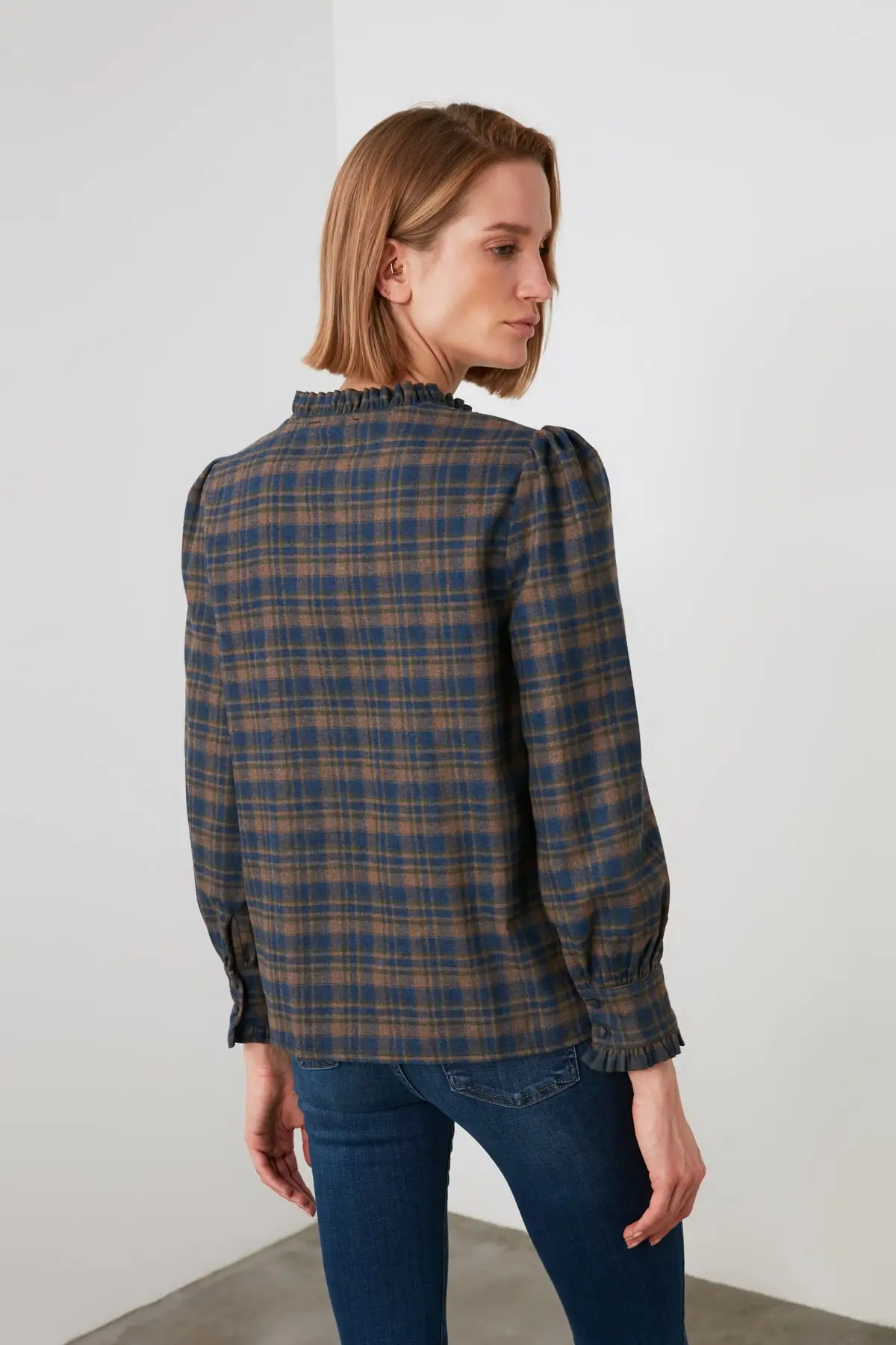 

Trendyol Frilly Upright Collar Shirt TWOAW21GO1010