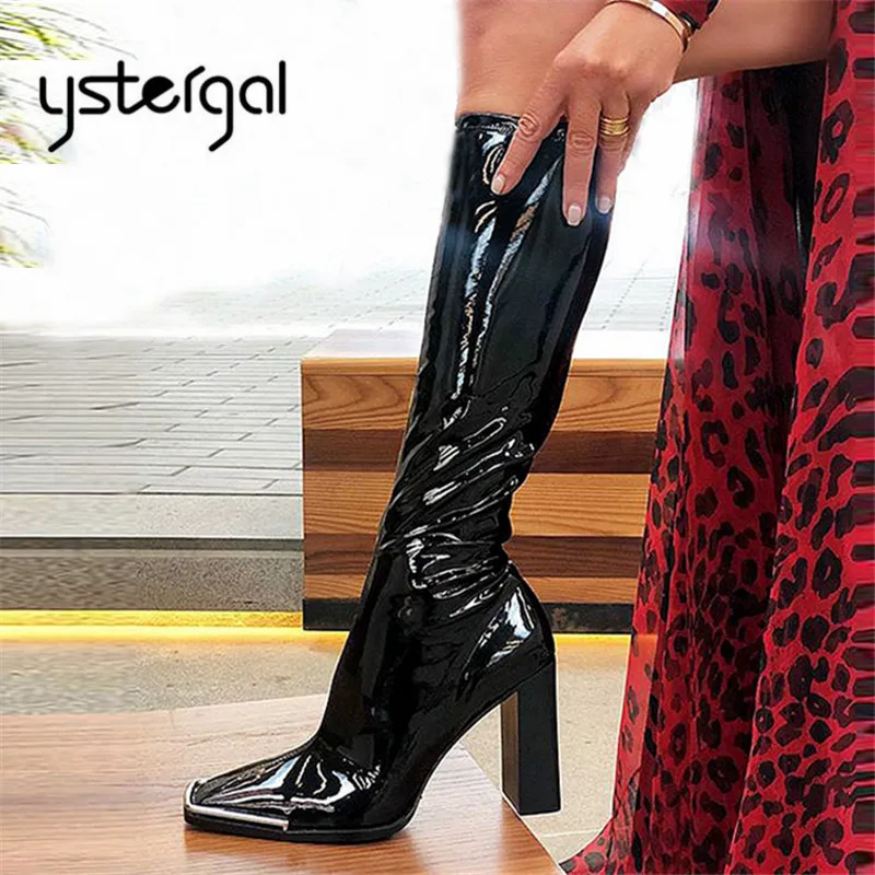 

Ystergal женские длинные сапоги с металлическим квадратным носком из лакированной кожи Высокие сапоги до колена 9 см высокий толстый каблук Botas ...
