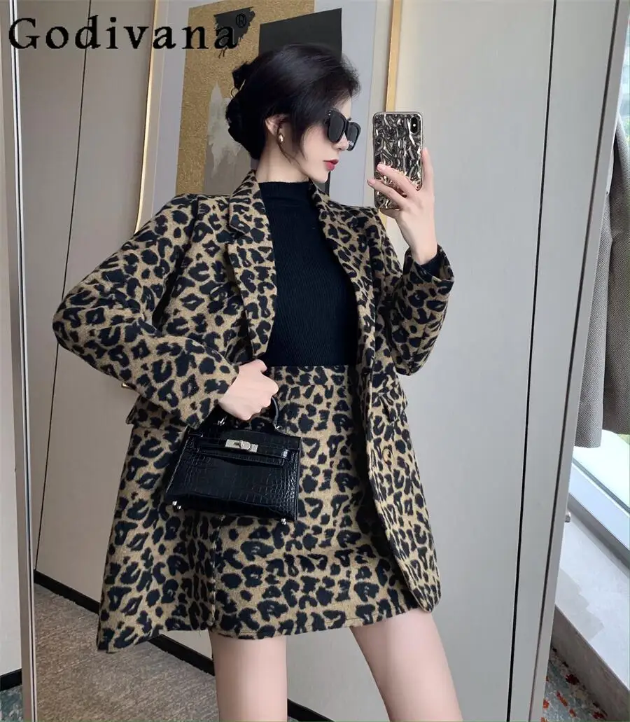 

Женский зимний шерстяной костюм с леопардовым принтом, комплект из 2 предметов, короткая юбка с высокой талией, костюм с юбкой и курткой, Осе...
