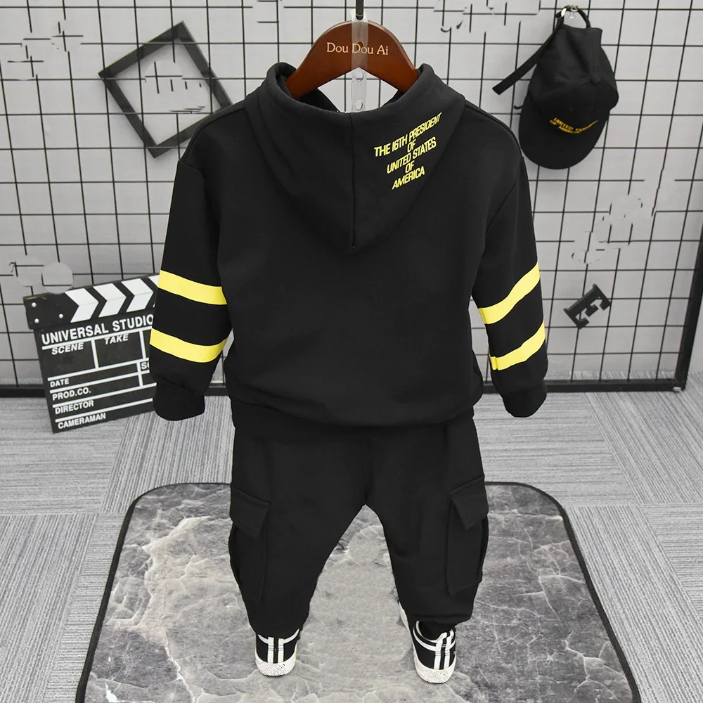 Детский спортивный костюм из двух предметов на возраст 2-7 лет |