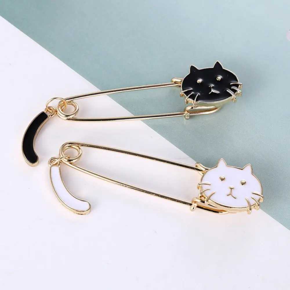 

Creative Cute Little Kitten Wagging Tail Kitten Black And White Cat Brooch Commemorating Cat Child's Birthday Gift