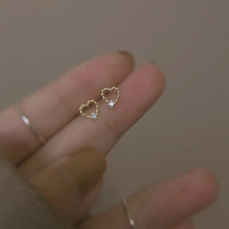 

S905 Silver Needle Love Earrings 2021 New Trendy Heart-shaped Earrings Summer Models Can Wear Earrings Niche Design Sense