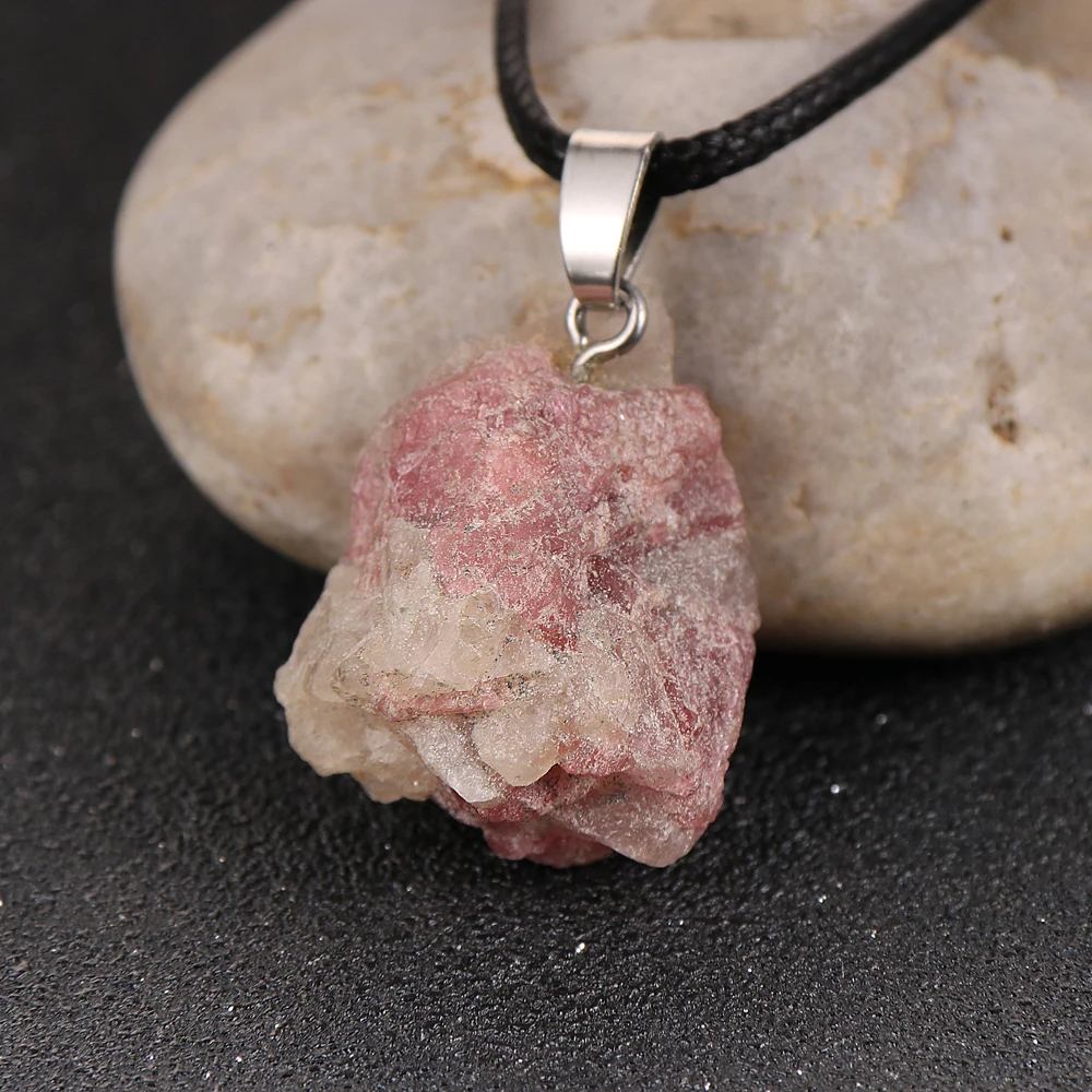 Женское и мужское ожерелье с натуральным турмалиновым неровным кулоном