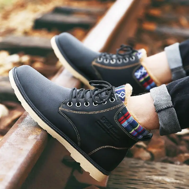 

Plus Thickening Autumn Winter Outdoor Leisure Men Boots Warm Tooling Cotton Shoes England Boots men's Shoes Snow Boots