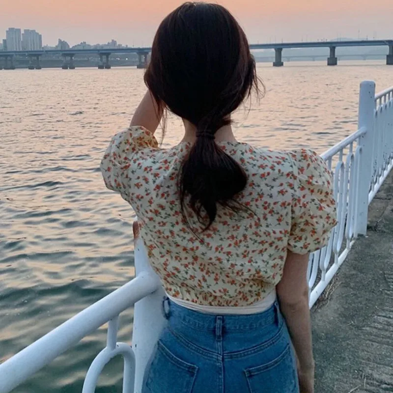 

Vintage Floral Women Blouses Chiffon Boho Cropped V-Neck Puff Sleeve Pleated Shirt Female Girl Beach Holiday Top Blouse Feminina