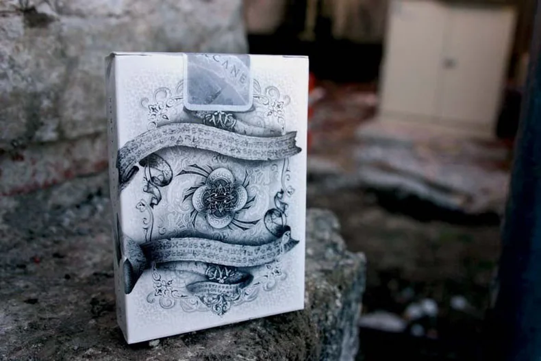 Ellusionist черный арканский палубный черный/белый игральные карты Библия тыкать