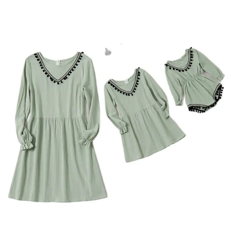 

Платья для мамы и меня, новинка 2021, Осенние одинаковые Семейные наряды, однотонная одежда для маленьких девочек с длинным рукавом, платье дл...