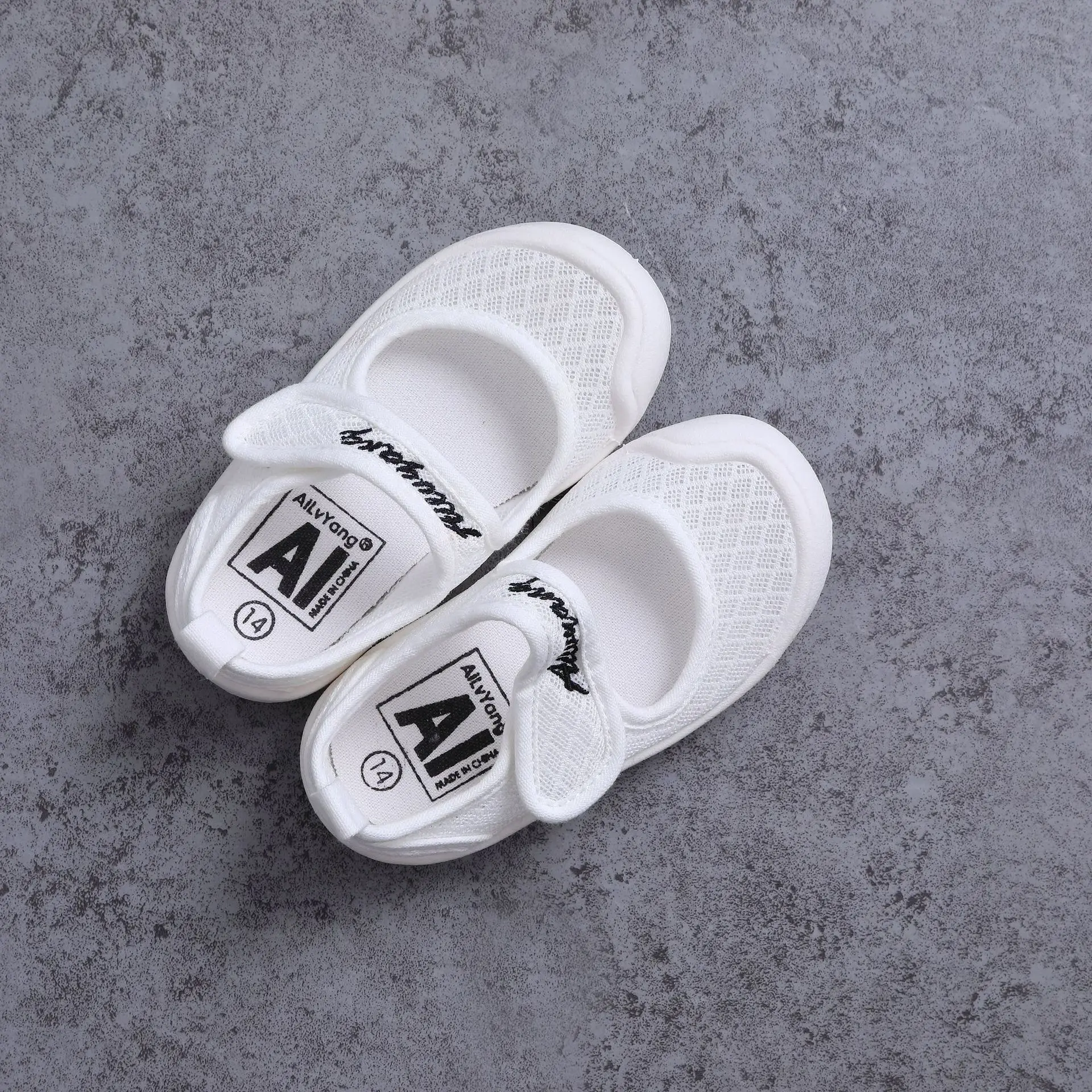 Новинка весна лето 2020 Дышащие Удобные однотонные туфли повседневная детская