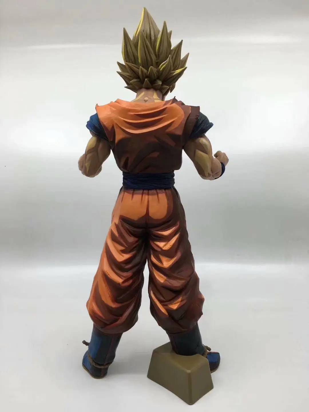 

Dragon Ball Anime GROS Super Saiyan Goku Two-dimensional Comic Color Goku Figure Decoration Toy Gift Collection