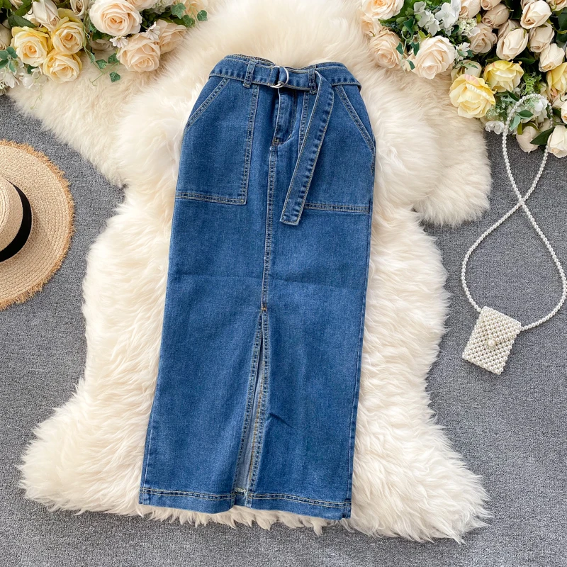 

Джинсовая юбка с большими карманами и поясом, средней длины