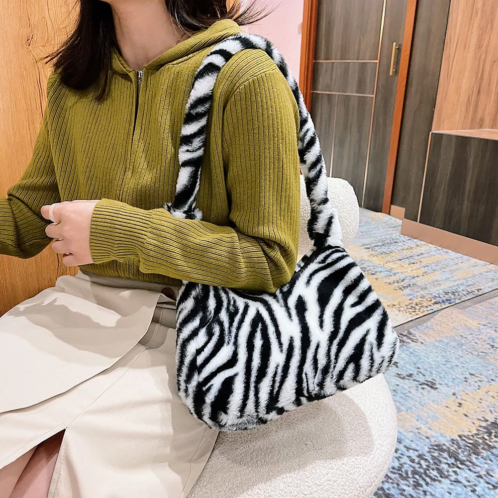

Women Plush Bags Fur Animal Print Shoulder Bag Winter Furry Fluffy Tote Designer Handbags Casual Small Underarm Shopping bolso
