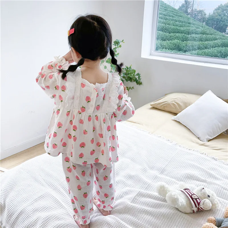 

2020 Spring Girls Korean Strawberry Cotton Yarn Homewear Children Sweet Princess Lace Stitching Pajamas Set