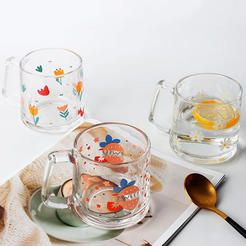 

Heat Resistant Daisy Strawberry Pattern Glass Tea Milk Cups With Handle Coffee Mug Party Creative Drinkware Tumbler Water Cups