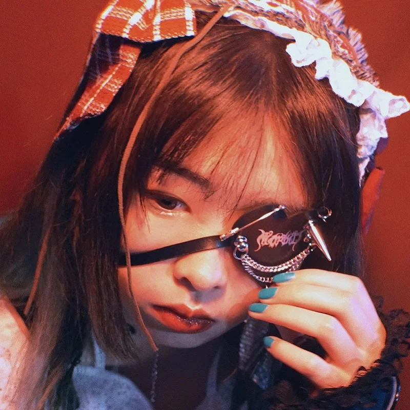 Готический панк Рок любовь заклепки цепь черный Харадзюку косплей глаз патч для