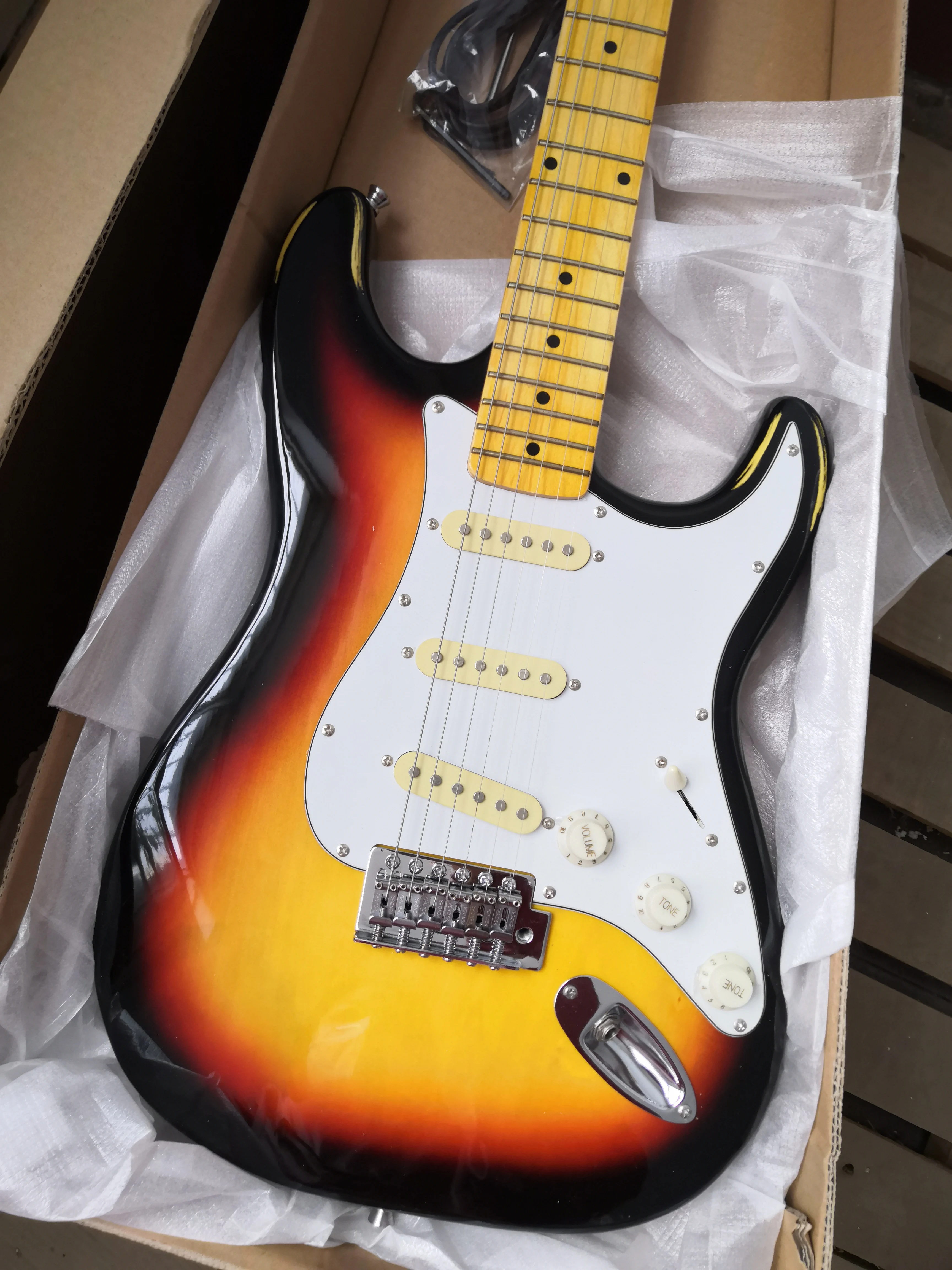 

China guitar factory custom New ST sunburst black natural wood color Electric Guitar free shipping 67 st
