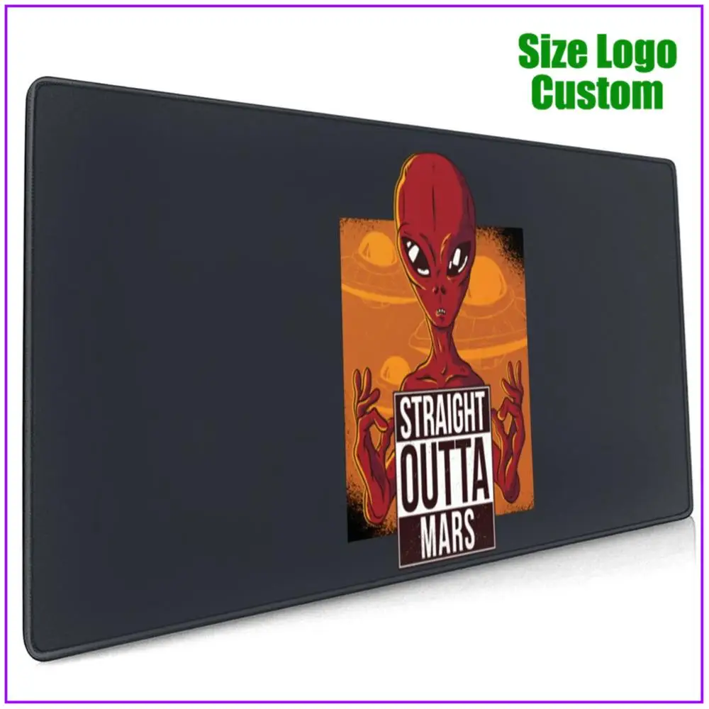 Крутой Инопланетянин прямой из Марса подкладка в квадратной форме над летающими