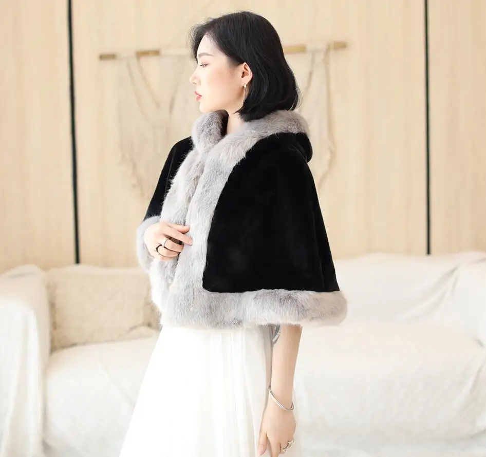 

Winter Sleeveless Bridal Wraps Warm Black Faux Fur Bridal Bolero Gray Edge wedding Jacket With Hooded
