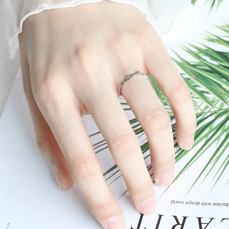 Женское Открытое кольцо с геометрическим узором серебряного цвета|Кольца для