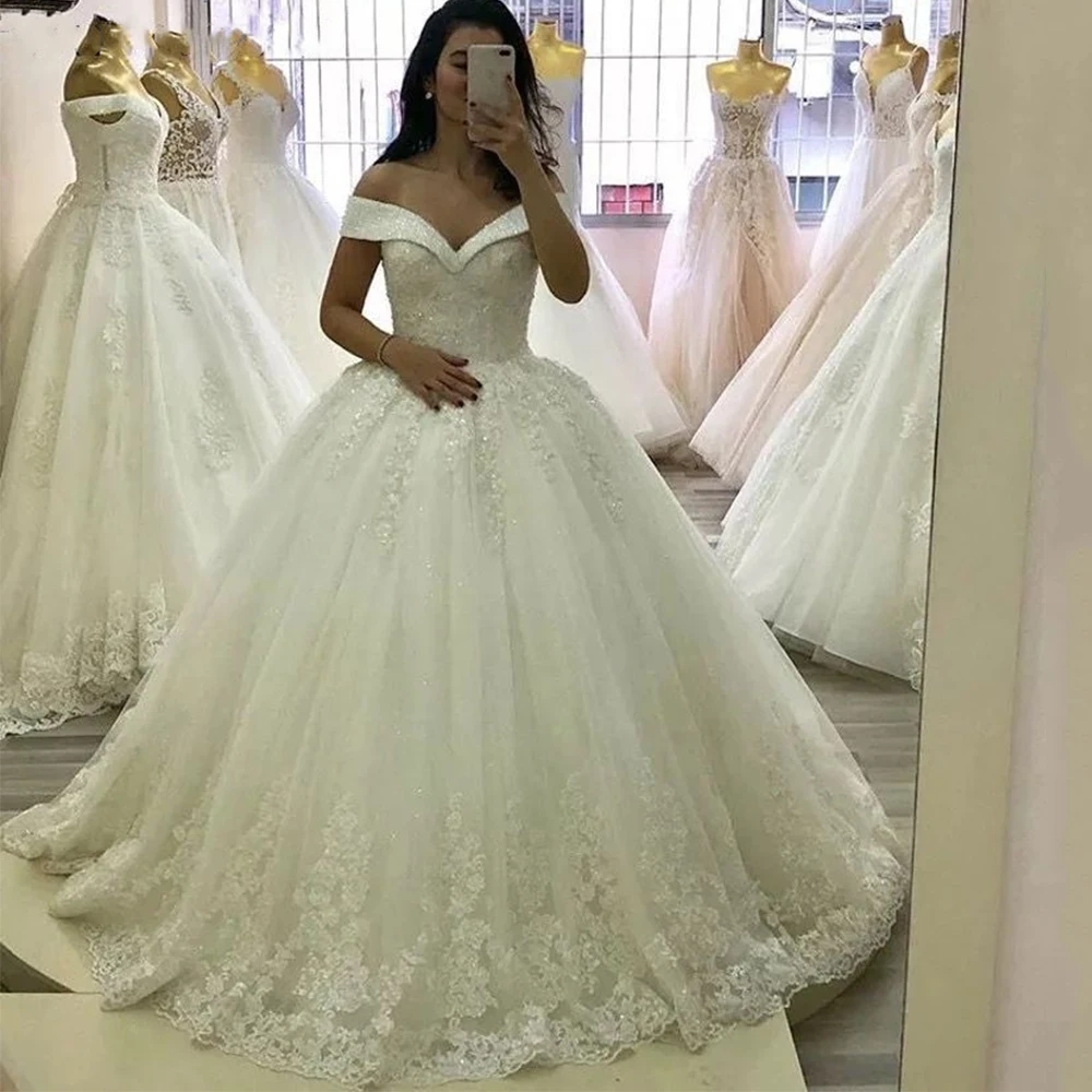 

Luxury Lace Applique Crystal Beads Wedding Dresses 2021Off Shoudler Ball Gown V Neck Lace Up Bridal Gown Customize robe de