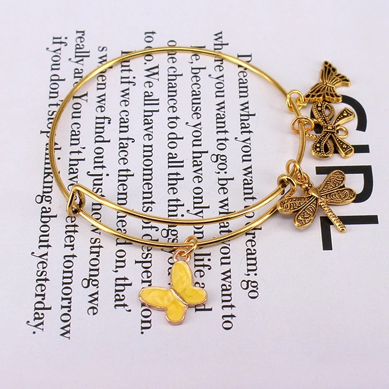 Женский браслет с 5 звеньями подвесками в виде бабочки золотого цвета со