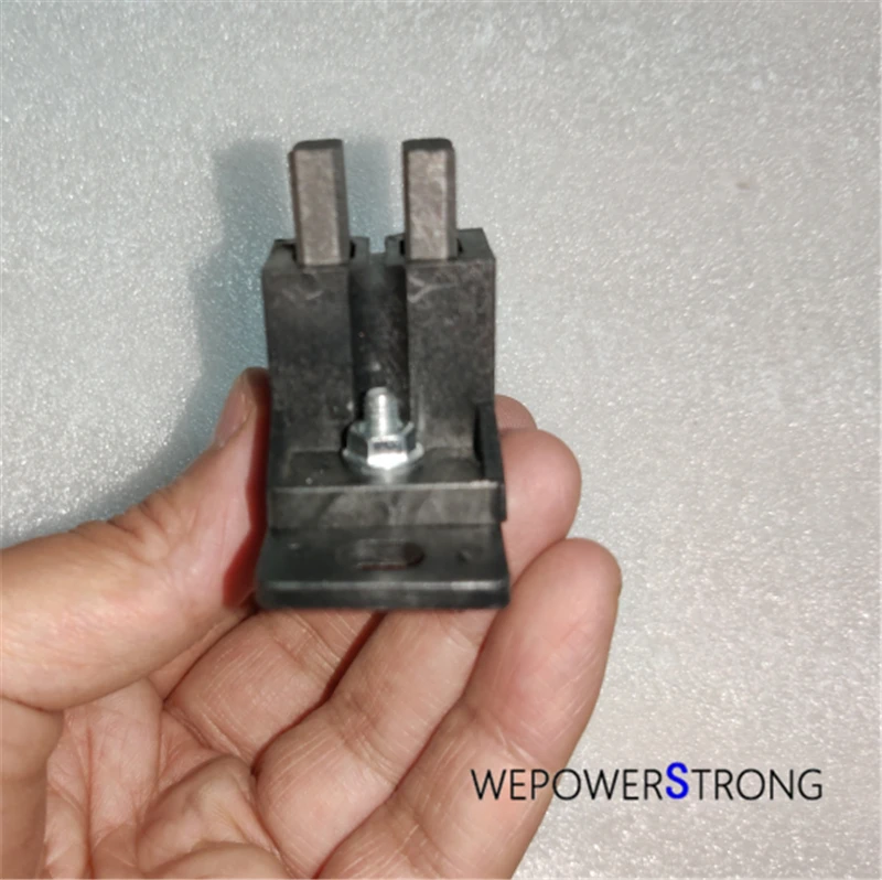 Запчасти высокого качества для генератора! Угольная щетка для GX620 630 670 2V77 2V78 мощностью 10KW 12KW 15KW или аналогичного маленького дизель-генератора.