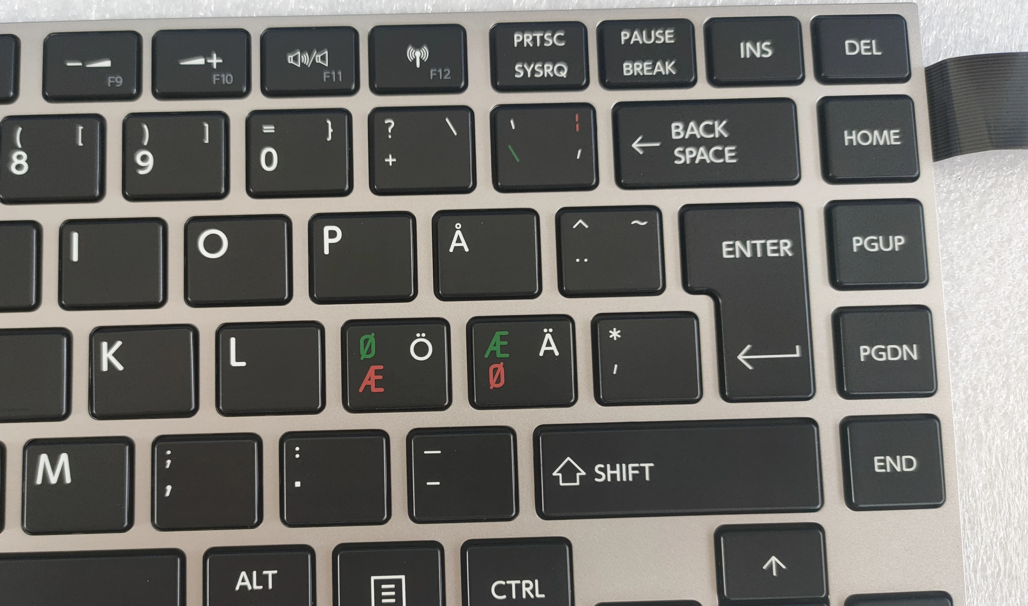 Новая Серебристая Клавиатура для ноутбука Toshiba W30 W30T W35 NR с подсветкой AETI5X01010 -